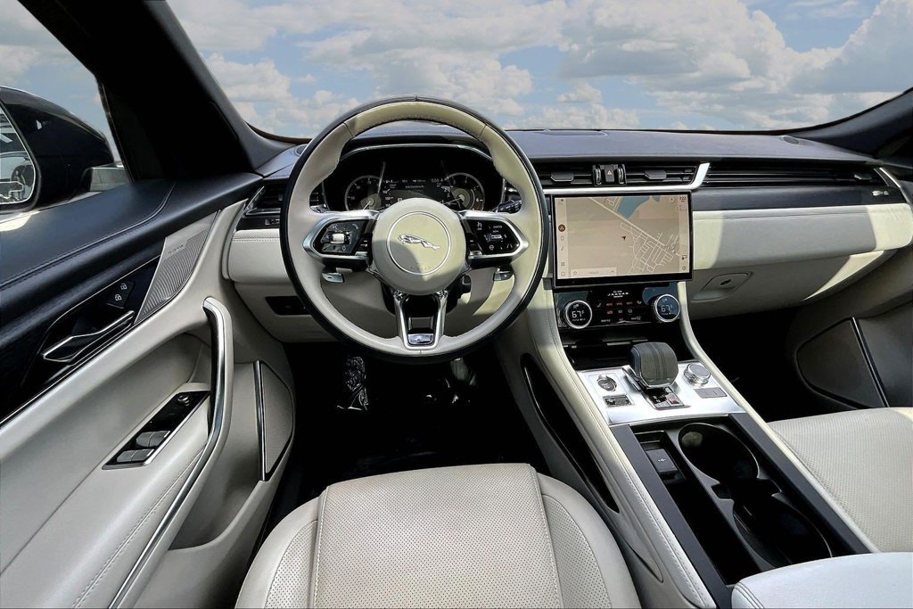 Used 2023 Jaguar F-PACE S AWD/4WD image 10
