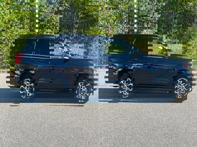 Certified 2025 Ford Expedition Active image 6