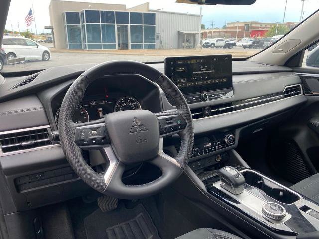 Used 2025 Mitsubishi Outlander SE AWD/4WD image 12