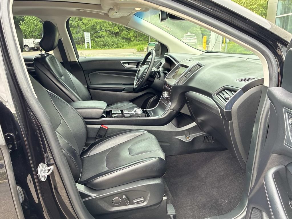 Certified 2019 Ford Edge Titanium w/ Equipment Group 301A AWD/4WD image 9