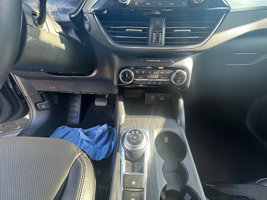 Certified 2022 Ford Escape Titanium FWD image 11