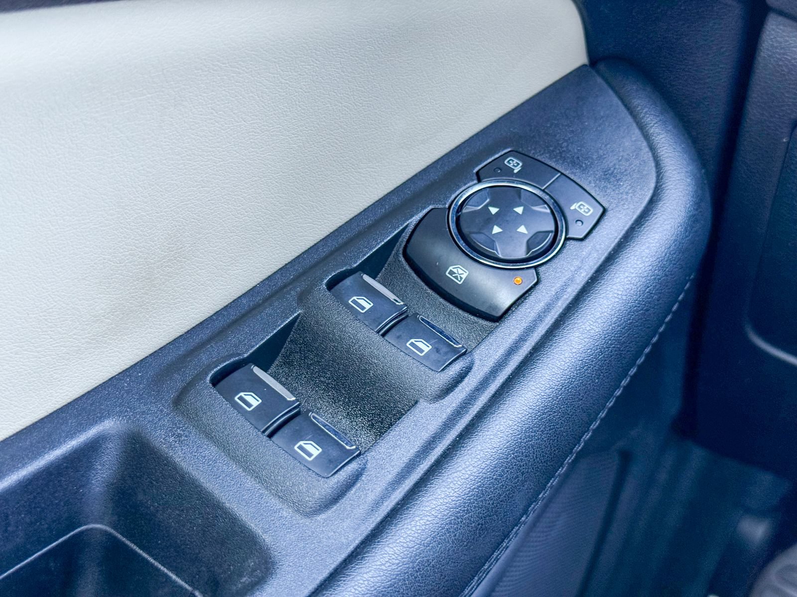 Certified 2020 Ford Edge SE FWD image 28
