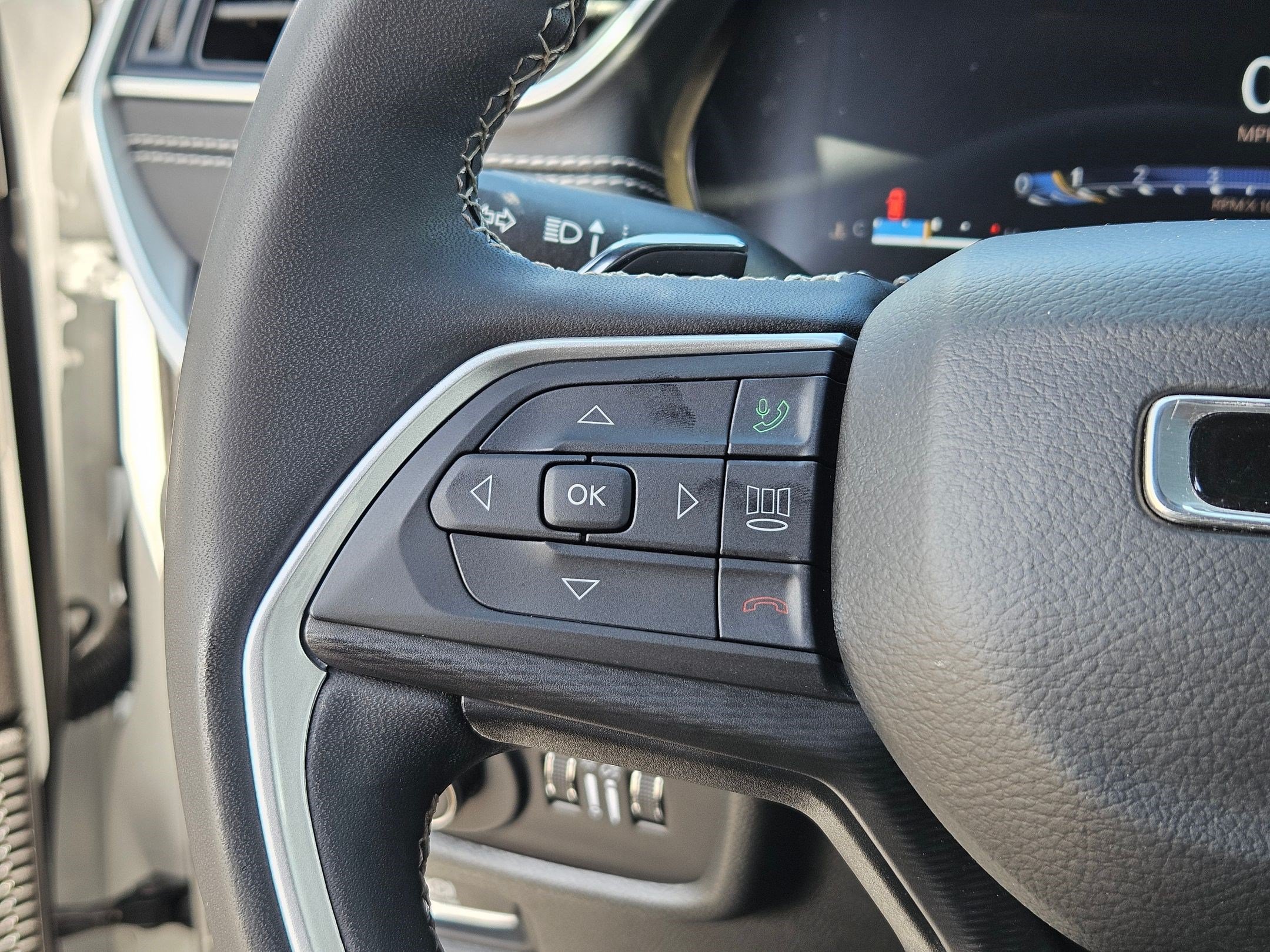 Used 2023 Jeep Grand Cherokee Altitude RWD image 18