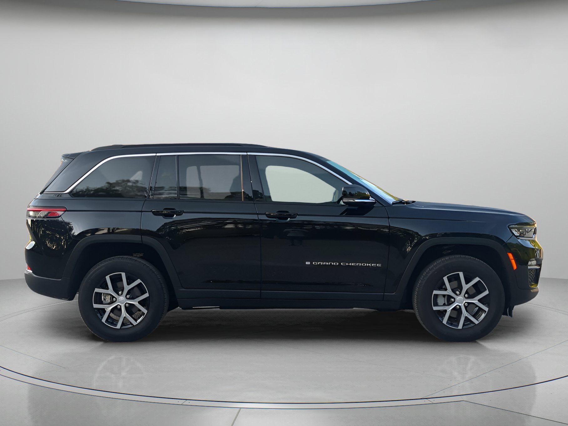 Used 2025 Jeep Grand Cherokee Limited AWD/4WD image 39