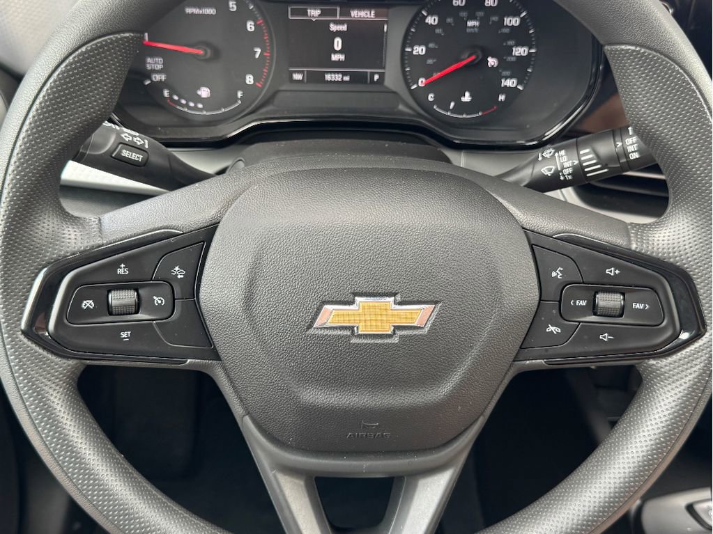 Used 2025 Chevrolet Trax LS image 18