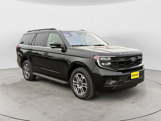 Certified 2025 Ford Expedition Active AWD/4WD image 3