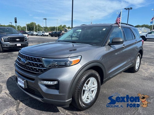 Certified 2021 Ford Explorer XLT w/ Equipment Group 202A AWD/4WD image 1