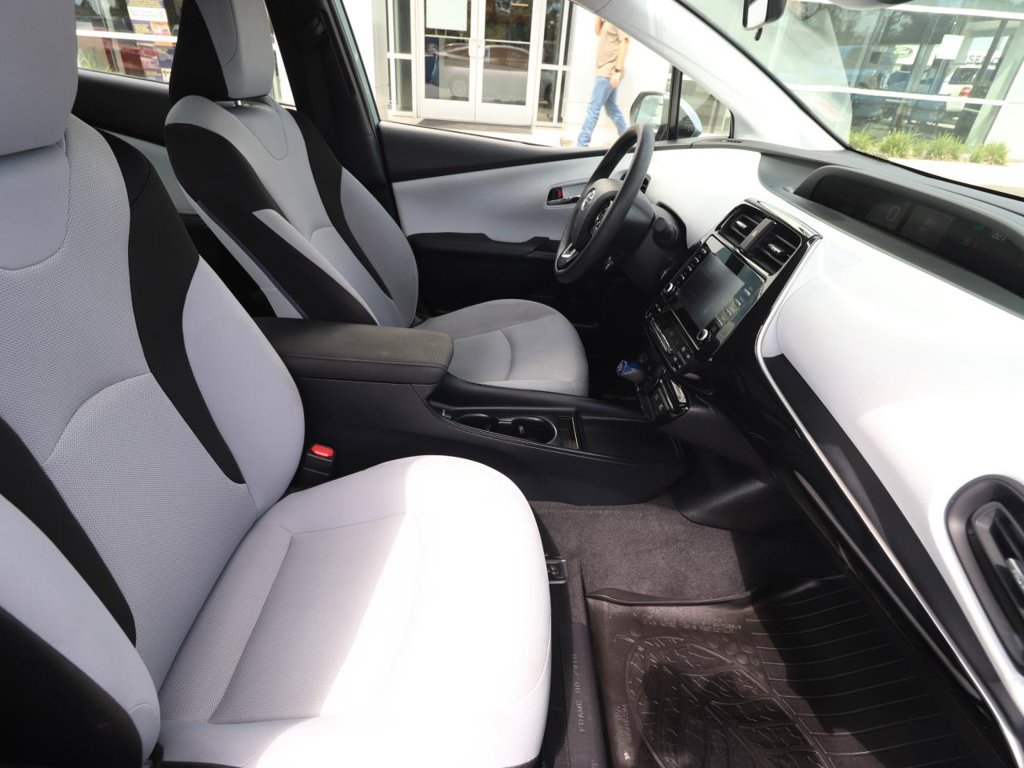 Used 2020 Toyota Prius L Eco FWD image 12