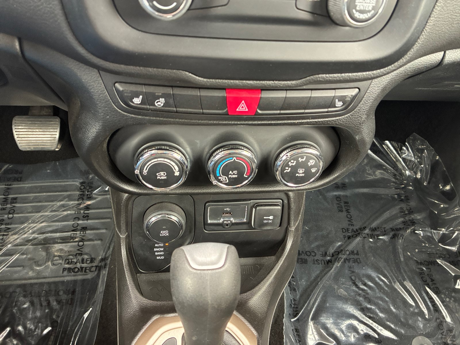Used 2017 Jeep Renegade Latitude w/ Cold Weather Group AWD/4WD image 30