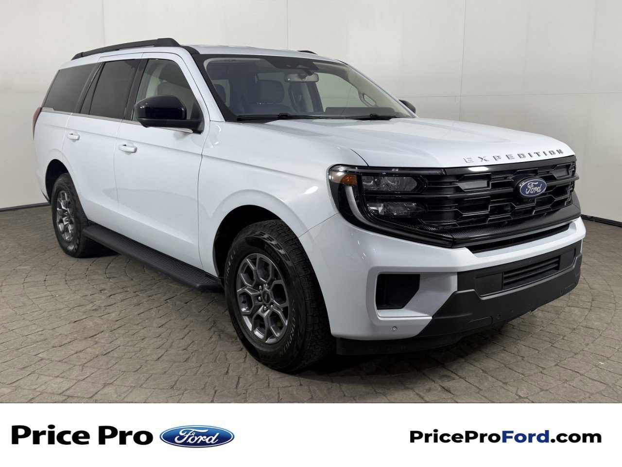 Certified 2025 Ford Expedition Active image 5