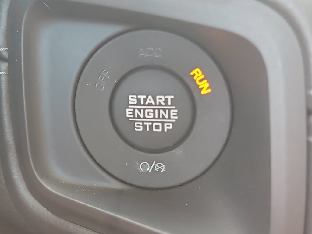 Used 2025 Jeep Gladiator Mojave AWD/4WD image 27