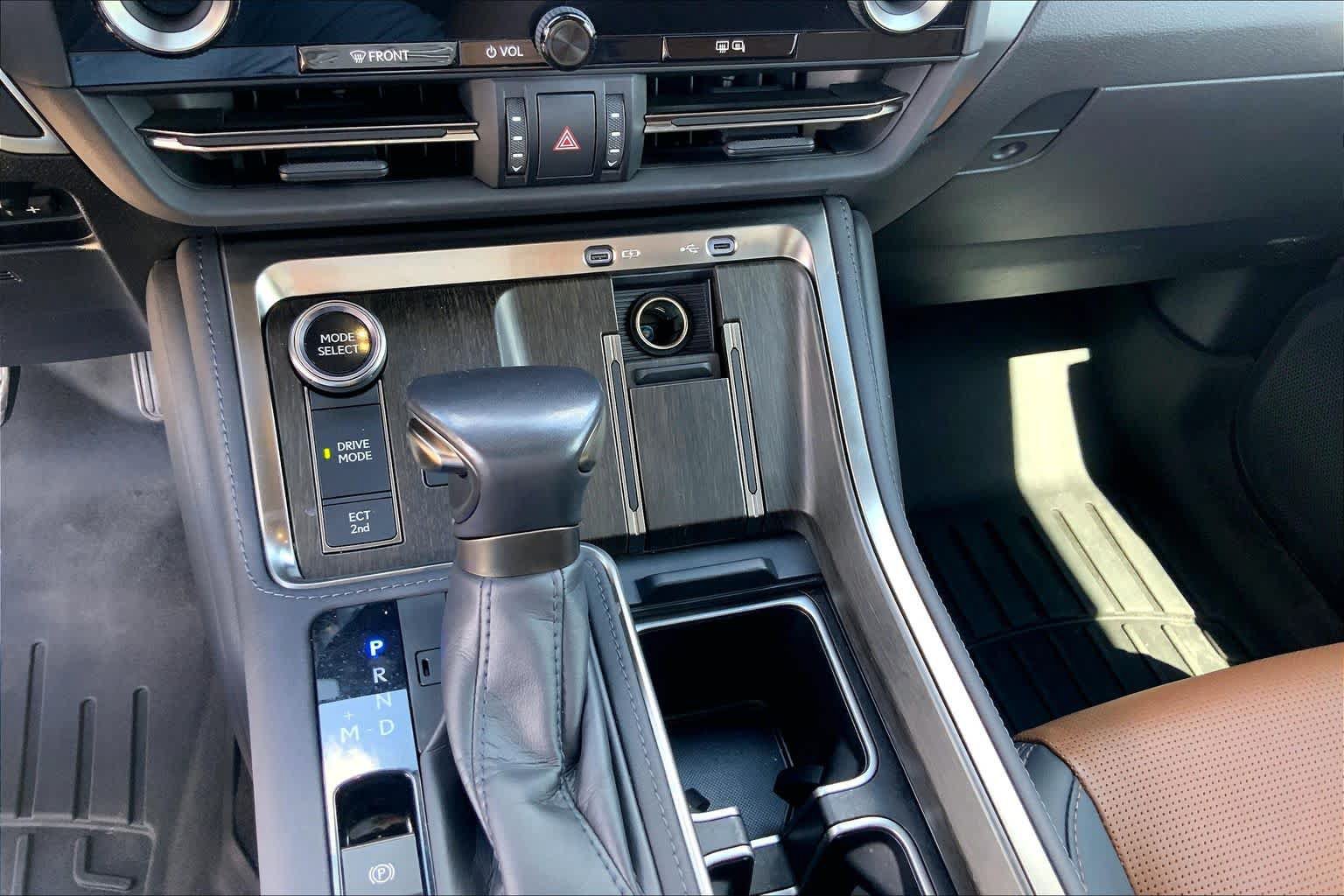Used 2024 Lexus GX 550 w/ Accessory Package (Z1) AWD/4WD image 35