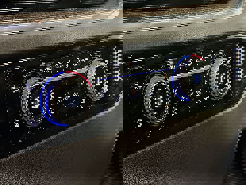 Used 2025 Chevrolet Silverado 1500 LT image 21