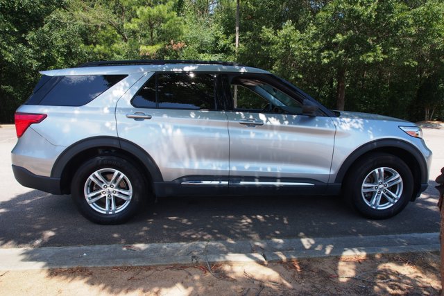 Certified 2022 Ford Explorer XLT w/ Equipment Group 202A AWD/4WD image 8