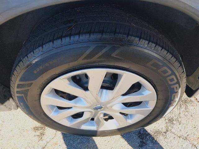 Used 2018 Nissan Rogue S AWD/4WD image 13