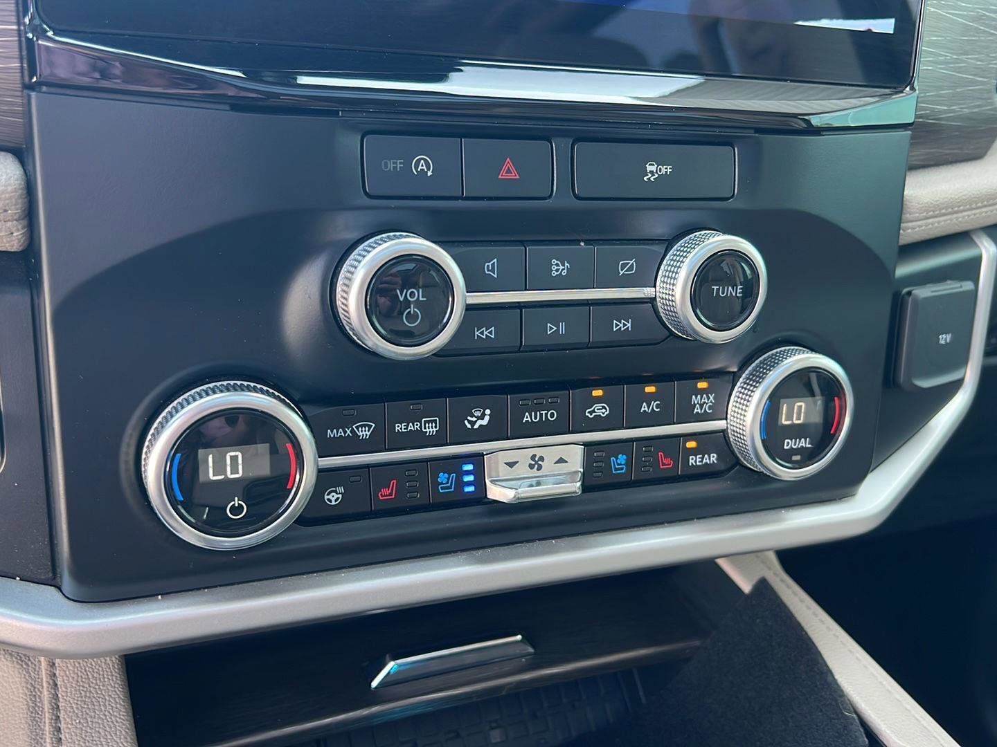 Certified 2024 Ford Expedition Max Limited image 30