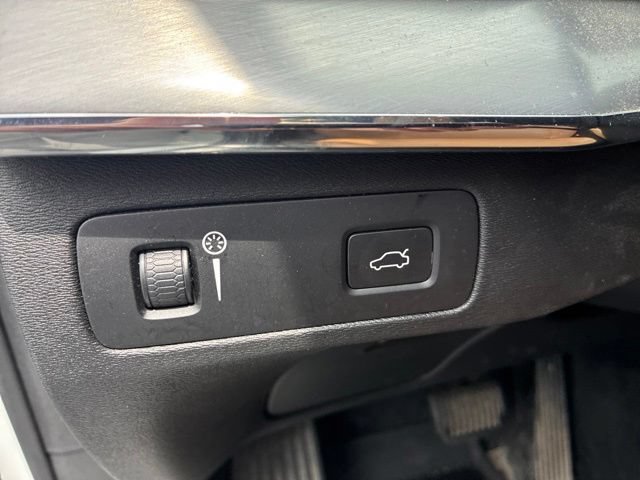 Used 2018 Volvo XC90 T5 Momentum w/ Convenience Package AWD/4WD image 23