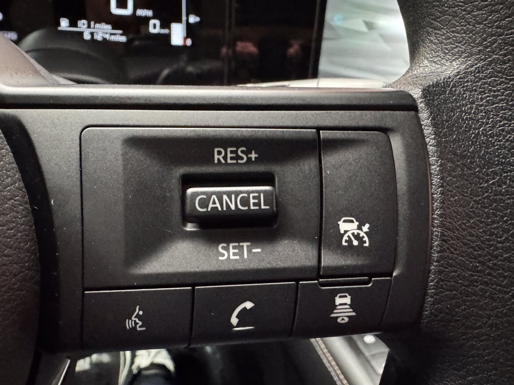 Used 2025 Nissan Kicks SV AWD/4WD image 14