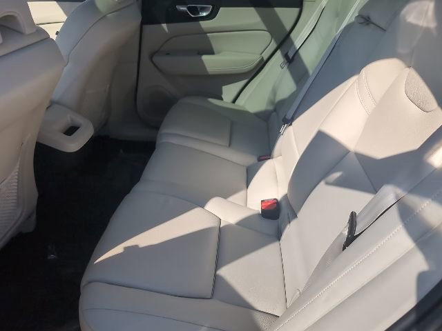 Used 2023 Volvo XC60 B5 Plus image 25