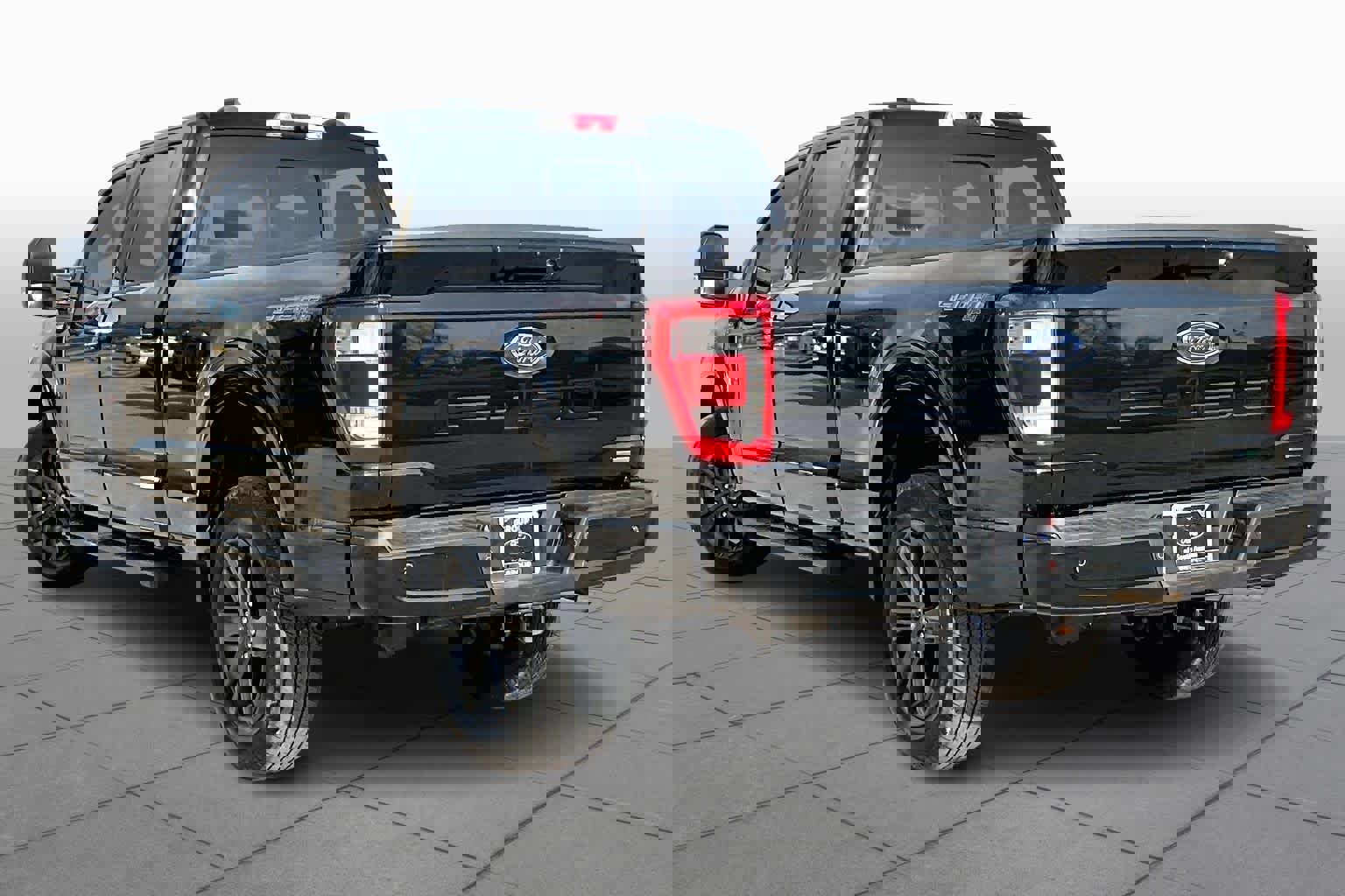 Certified 2022 Ford F150 Lariat w/ Equipment Group 502A High image 4