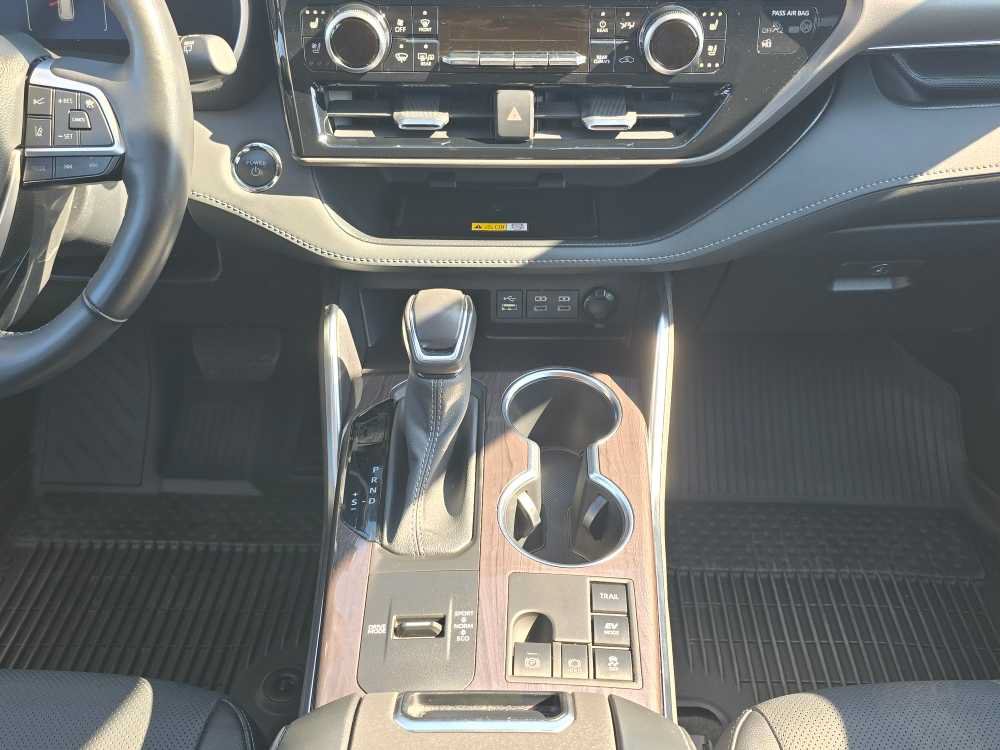 Used 2023 Toyota Highlander Limited AWD/4WD image 13