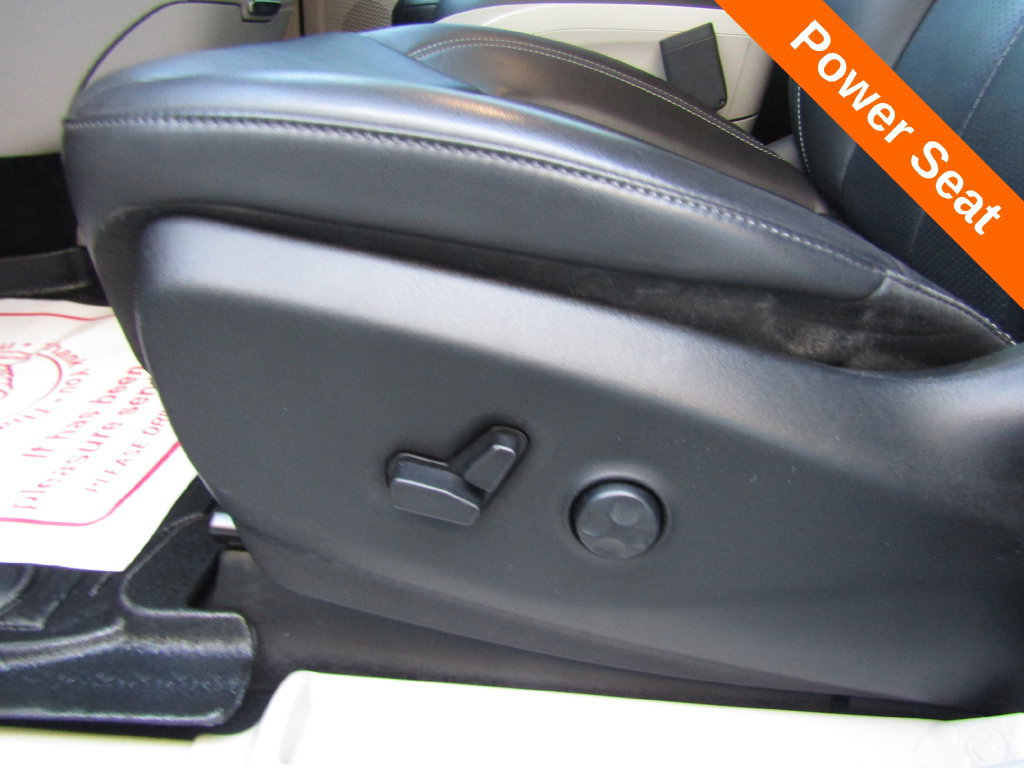 Used 2023 Chrysler Pacifica Touring-L FWD image 7