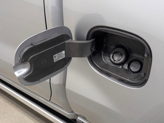 Used 2025 Chevrolet Silverado 1500 LTZ image 28