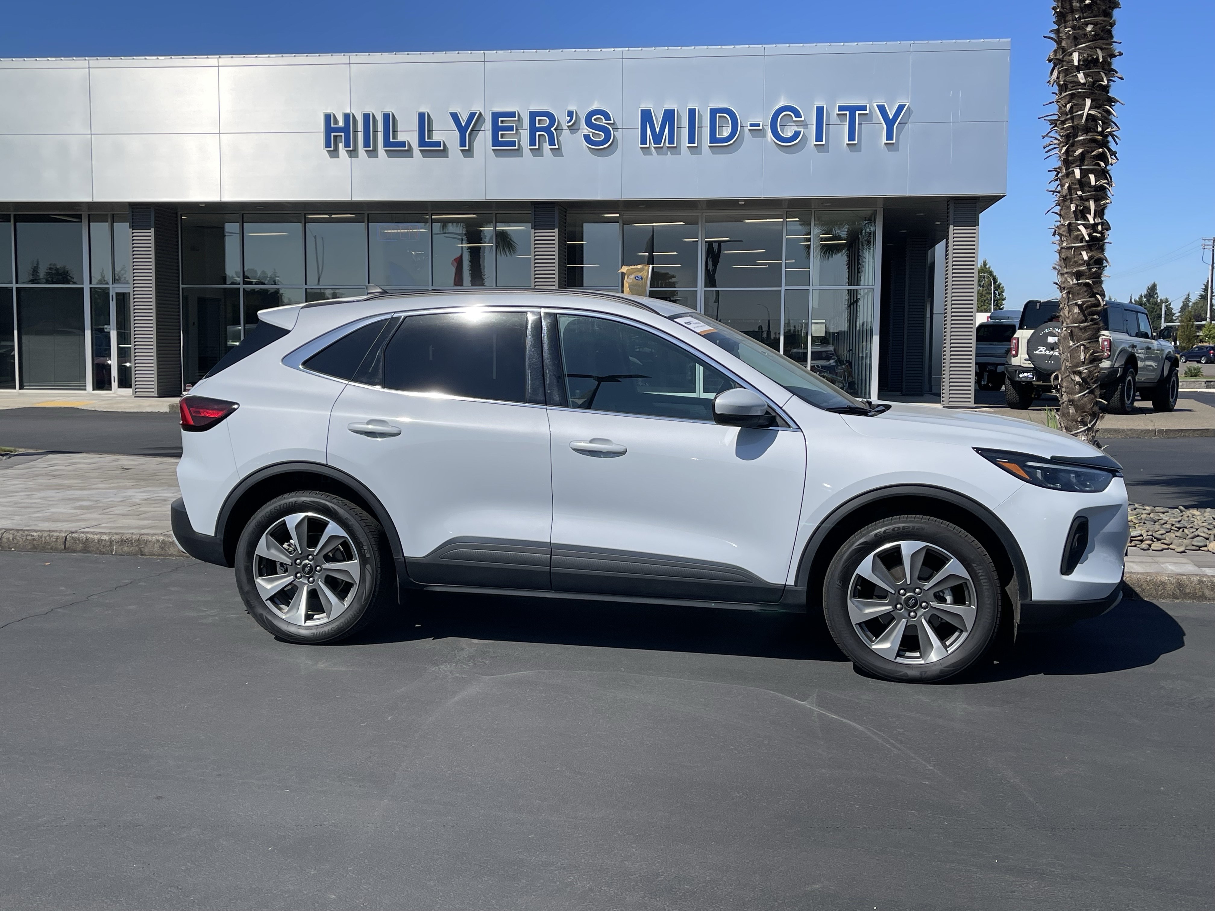 Certified 2025 Ford Escape Platinum AWD/4WD image 2