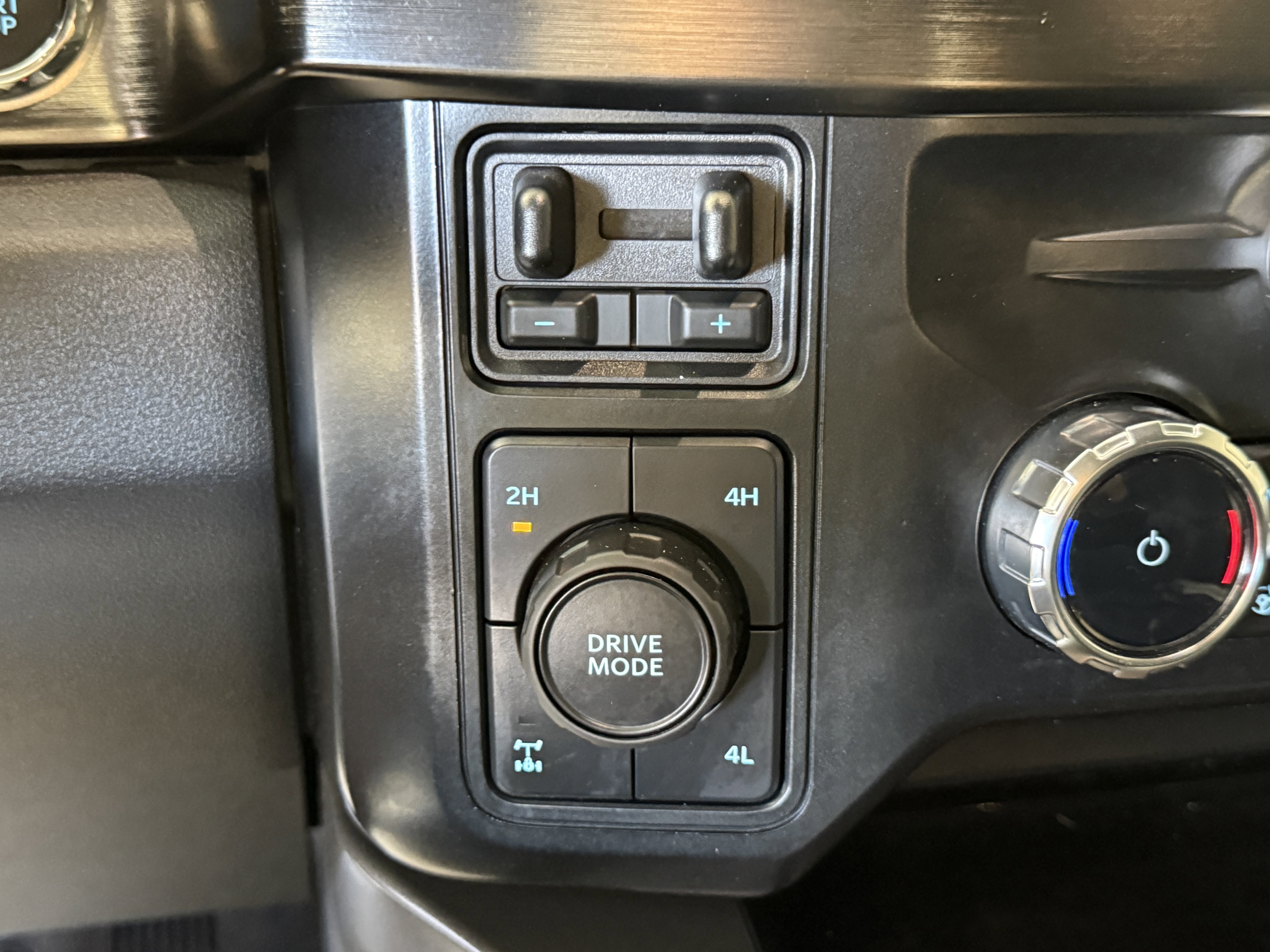 Certified 2024 Ford F250 Lariat w/ Lariat Ultimate Package image 23