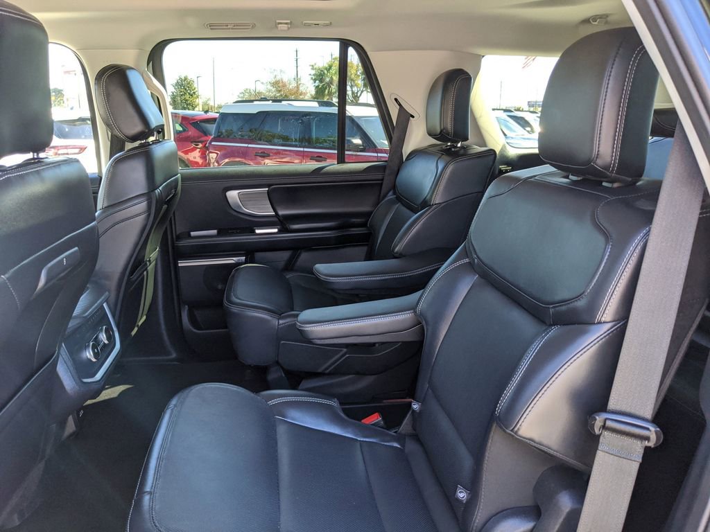 Certified 2025 Ford Expedition Platinum image 22