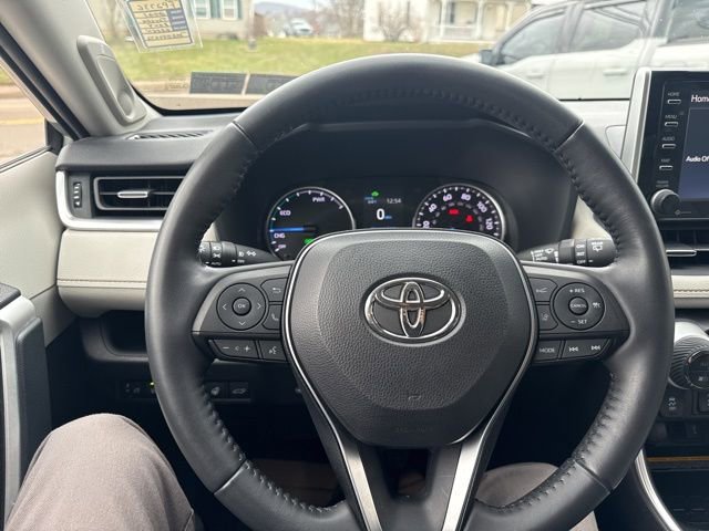 Used 2021 Toyota RAV4 XLE Premium image 20