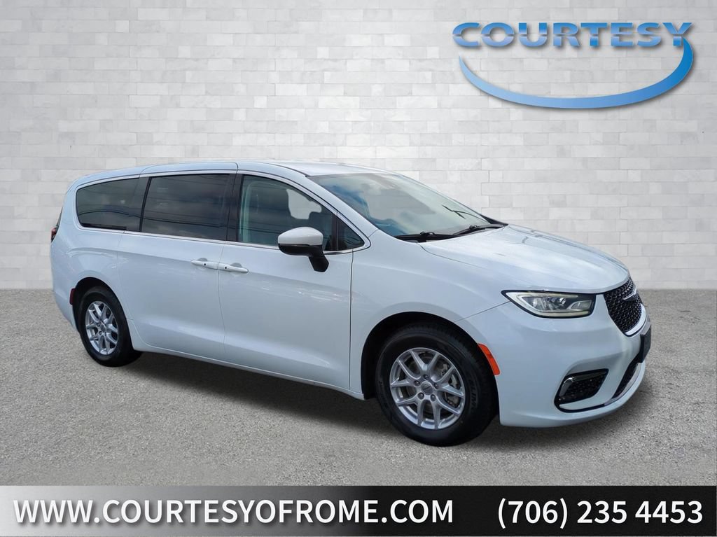 Used 2023 Chrysler Pacifica Touring-L FWD video 1