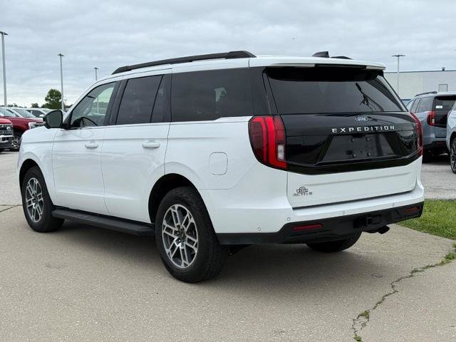 Certified 2025 Ford Expedition Active AWD/4WD image 3