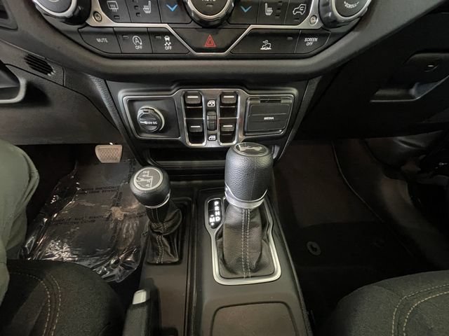 Used 2025 Jeep Wrangler Unlimited Sahara AWD/4WD image 15