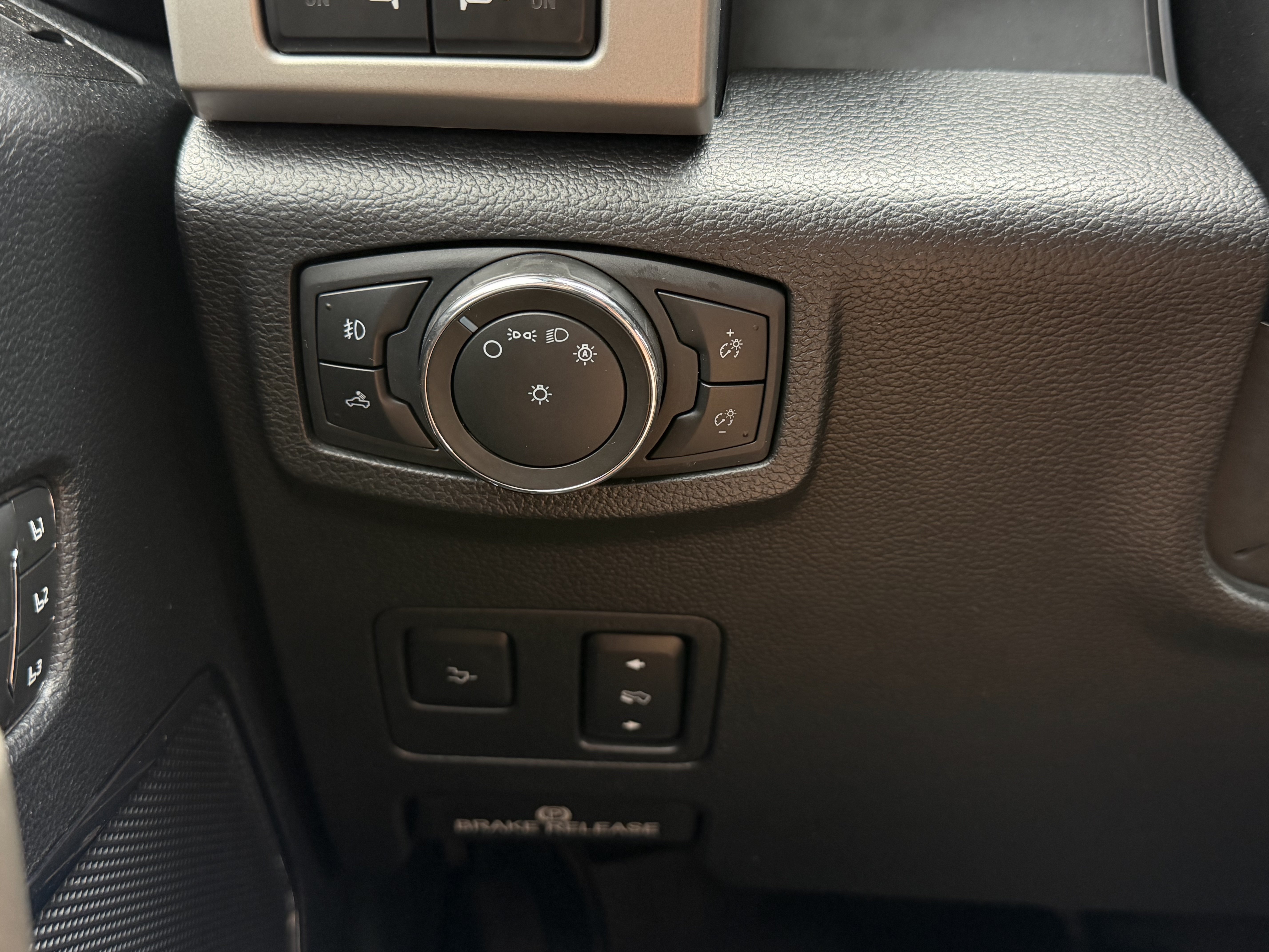 Certified 2020 Ford F250 Lariat w/ Lariat Ultimate Package AWD/4WD image 25