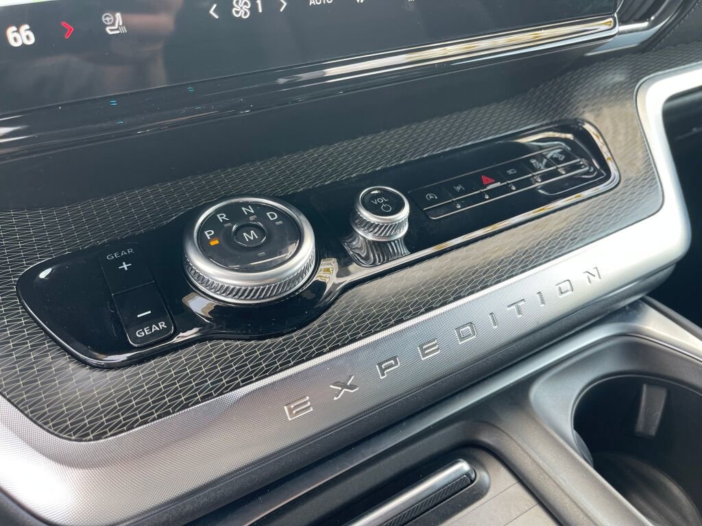 Certified 2025 Ford Expedition Max Platinum w/ Stealth Performance Package image 22