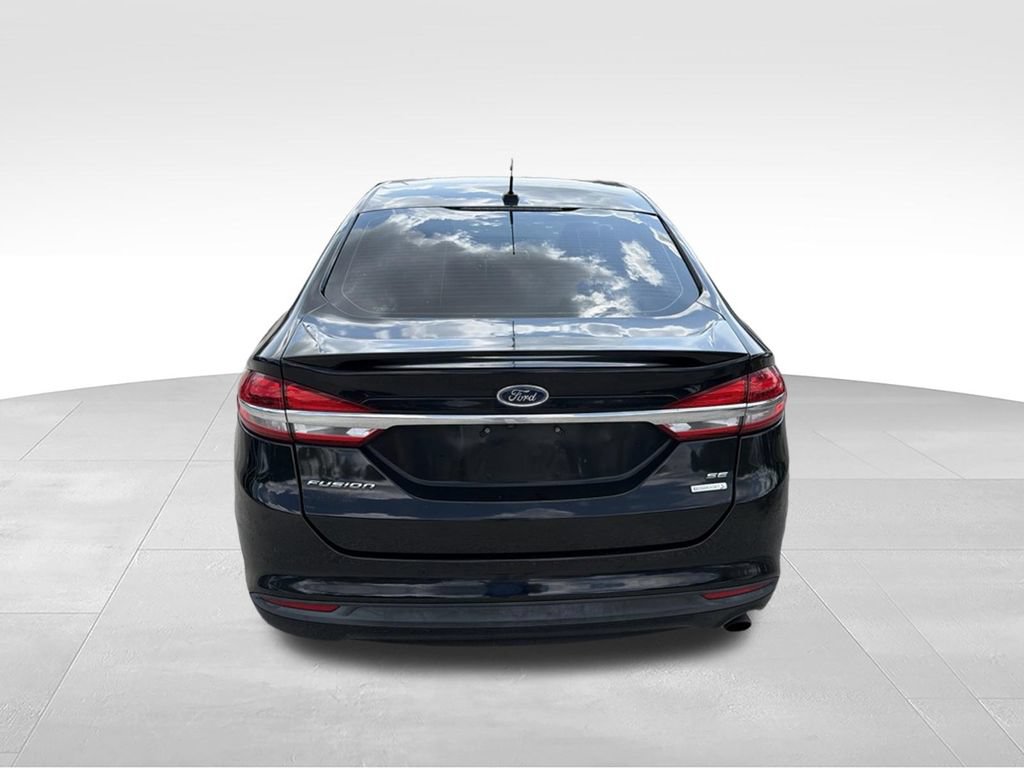 Certified 2018 Ford Fusion SE w/ Fusion SE Technology Package FWD image 11