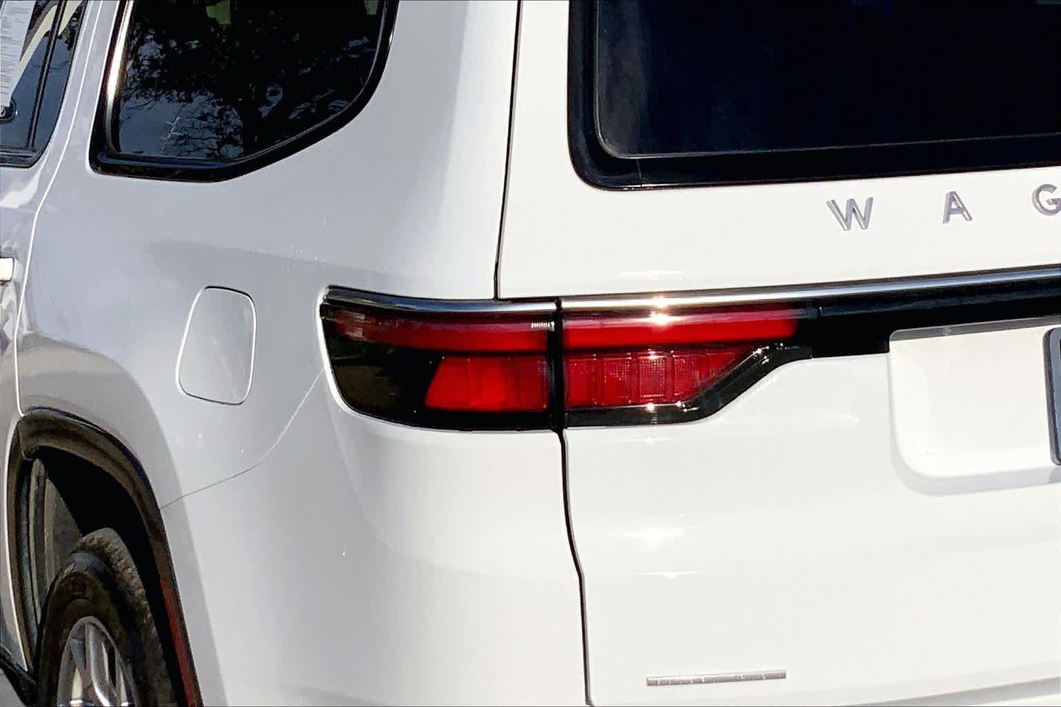 Used 2022 Jeep Wagoneer Series I w/ Premium Group I AWD/4WD image 29