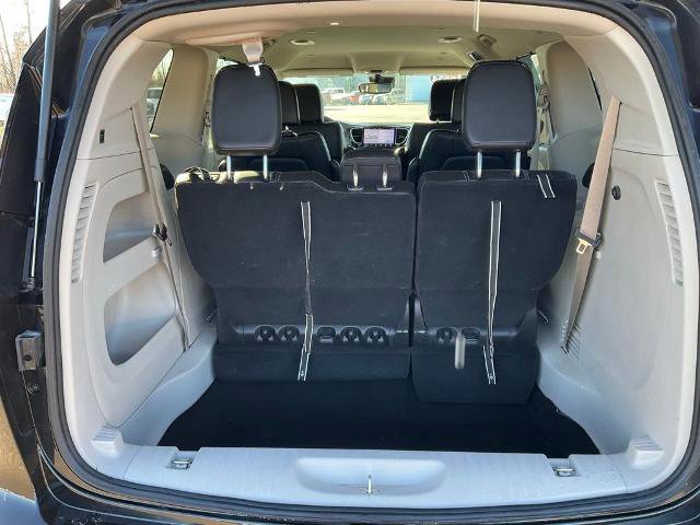 Used 2024 Chrysler Pacifica Touring-L image 33