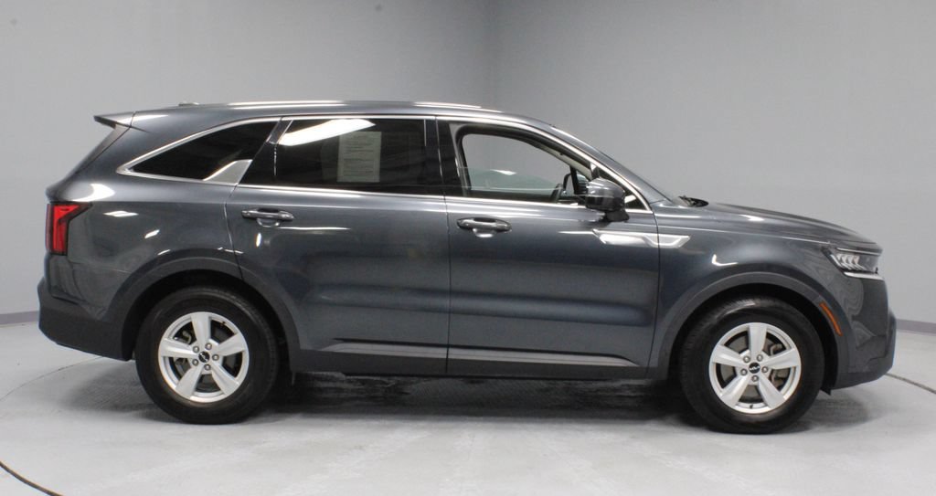 Used 2022 Kia Sorento LX FWD image 5
