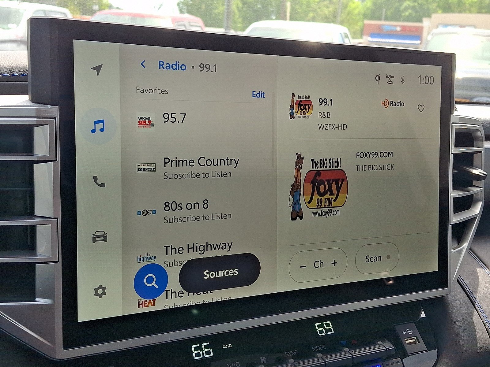 Used 2025 Toyota Tundra Platinum AWD/4WD image 17