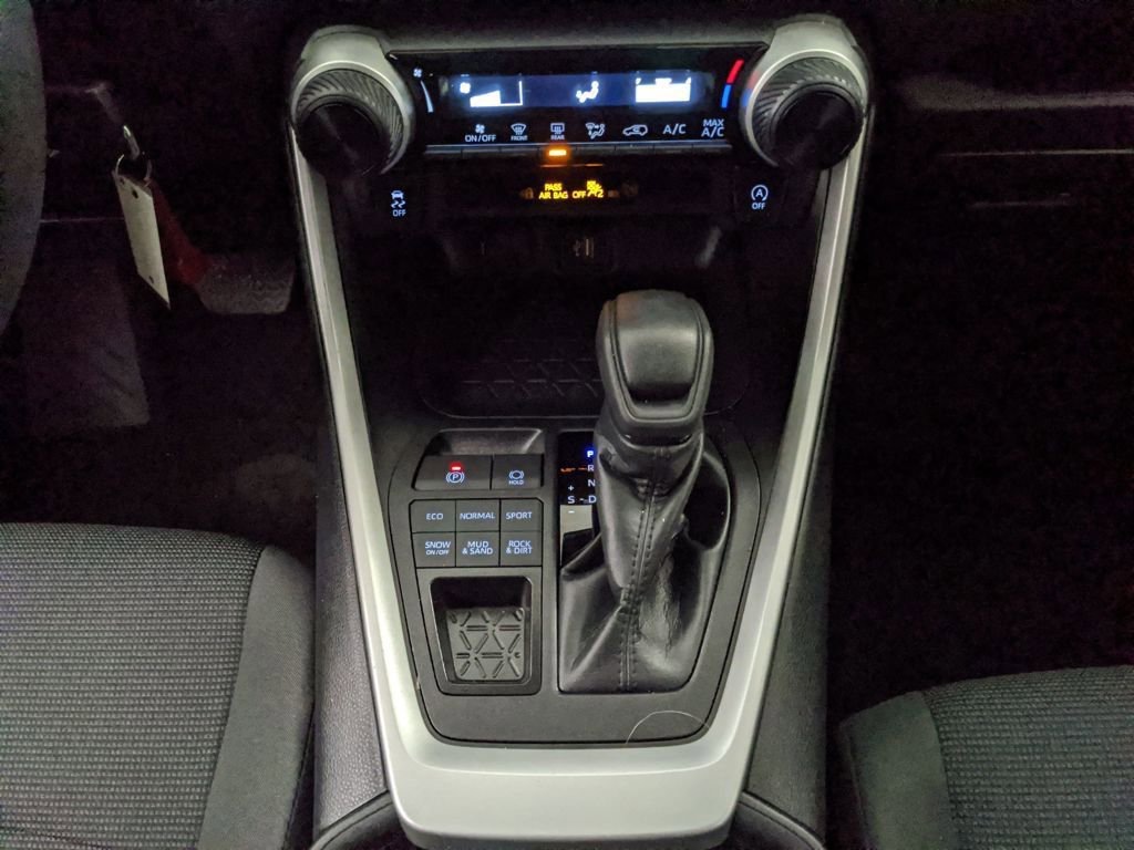 Used 2024 Toyota RAV4 LE image 9