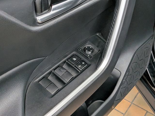 Used 2021 Toyota RAV4 XLE w/ Convenience Package AWD/4WD image 15