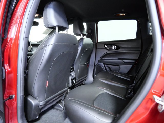 Used 2025 Jeep Compass Trailhawk AWD/4WD image 13