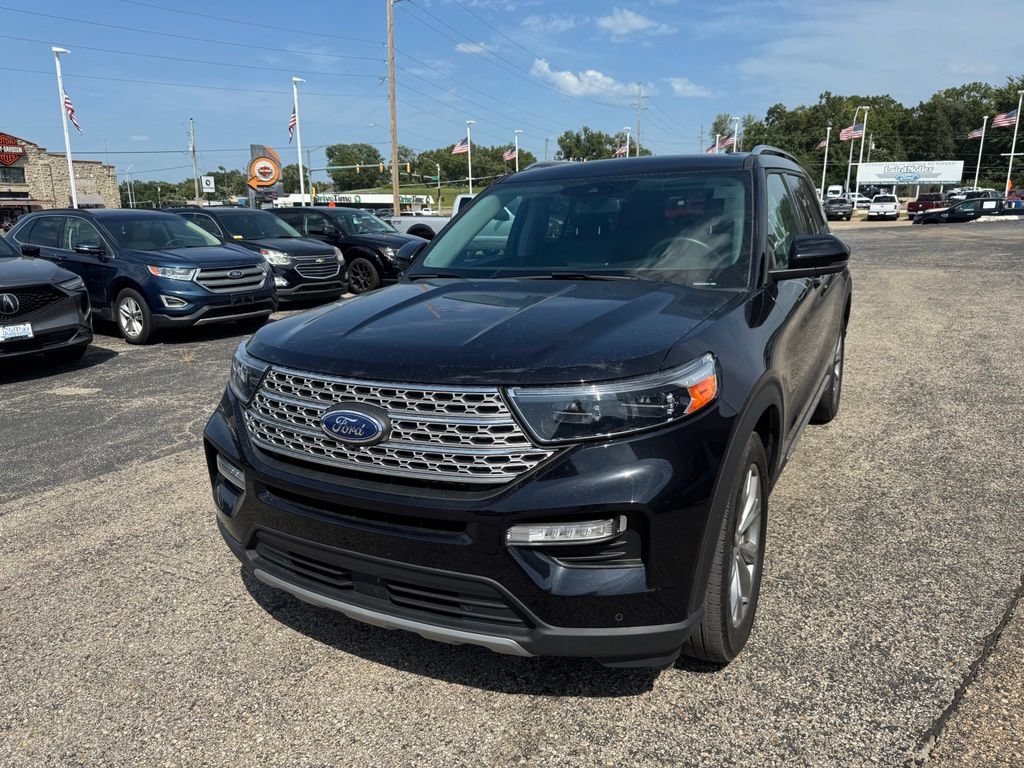 Certified 2023 Ford Explorer Limited w/ Equipment Group 301A AWD/4WD image 3