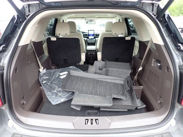 Certified 2022 Ford Explorer Platinum w/ Technology Package AWD/4WD image 7