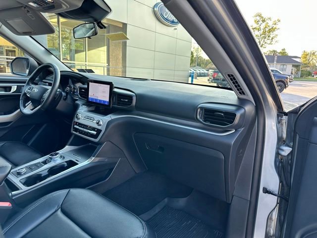 Certified 2021 Ford Explorer XLT w/ Equipment Group 202A AWD/4WD image 56
