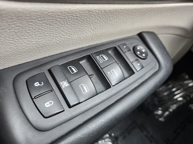 Used 2021 Chrysler Voyager Lxi FWD image 31