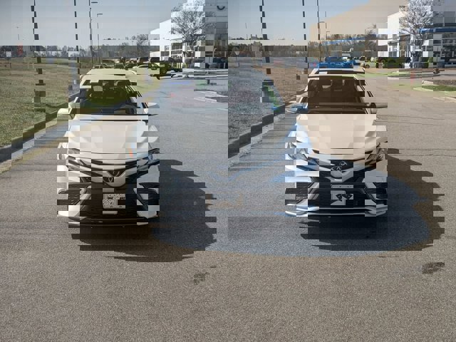Used 2023 Toyota Camry XSE FWD image 8