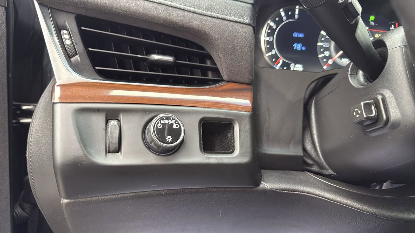 Used 2019 Cadillac Escalade Luxury image 18